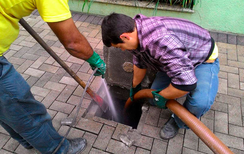 Limpeza de caixa de gordura em Navegantes: como funciona essa solução