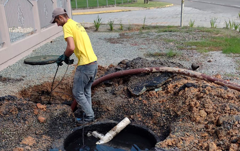 descubra quem deve pagar pelo servico - Limpeza de fossa em Itajaí: descubra quem deve pagar pelo serviço