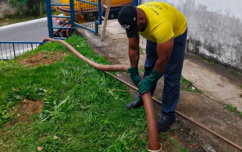 Como é feita a limpeza da fossa séptica em Itajaí?