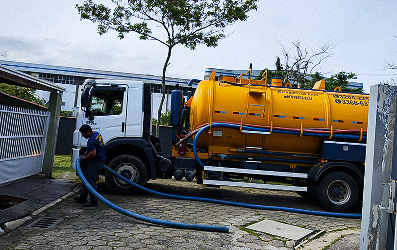 Entenda o impacto da limpeza de caixas separadoras na saúde pública